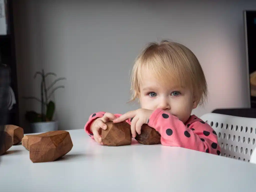 Zabawki sensoryczne dla niemowląt i małych dzieci – dlaczego warto?